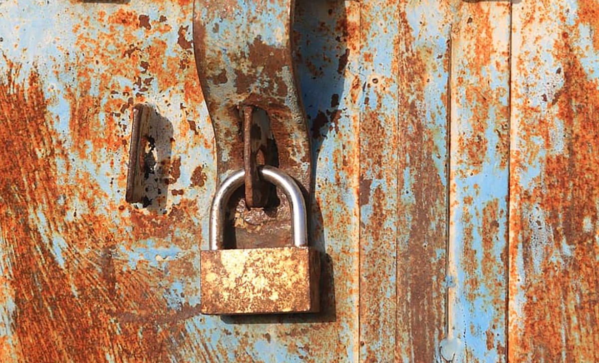 rusty lock crop