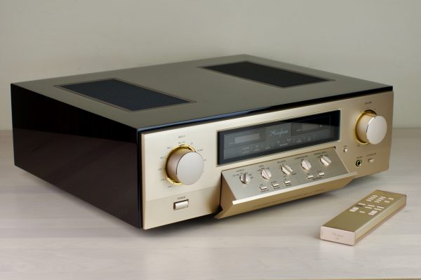 Accuphase C-3900 preamplifier - Image 2