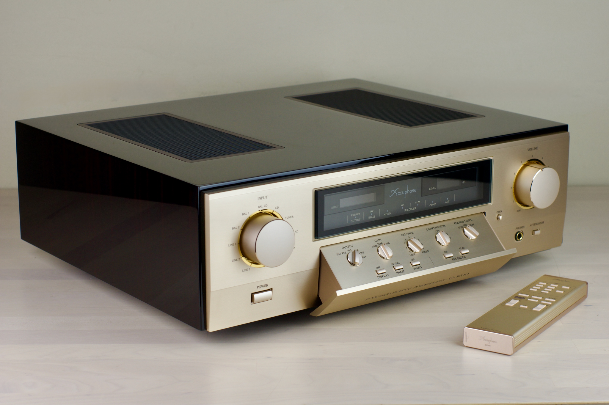 Accuphase C-3900 preamplifier - Image 2