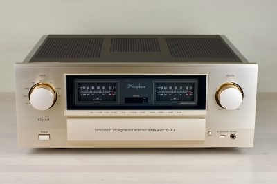 Accuphase E-700 - one owner, mint