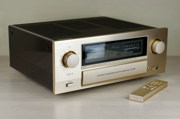 Accuphase E-700 - one owner, mint - Image 2