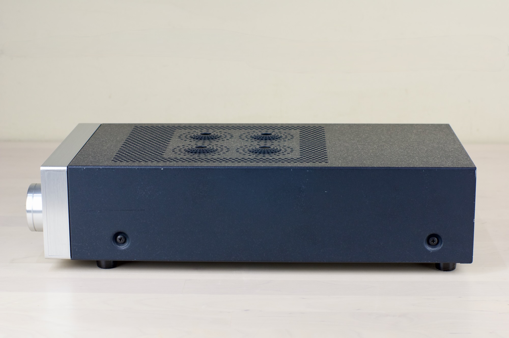 STAX Omega 007 headphone package - Image 5