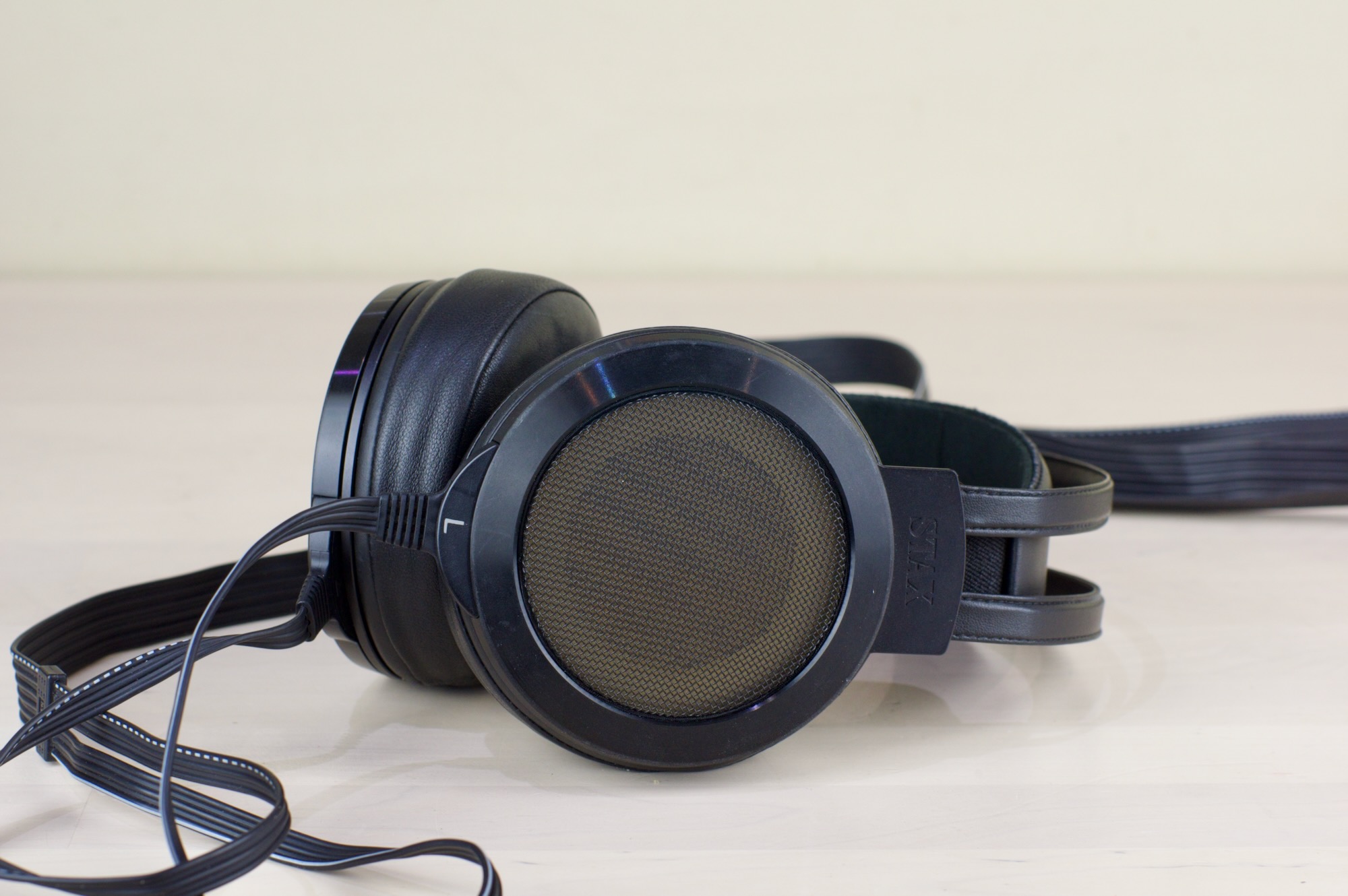 STAX Omega 007 headphone package - Image 6