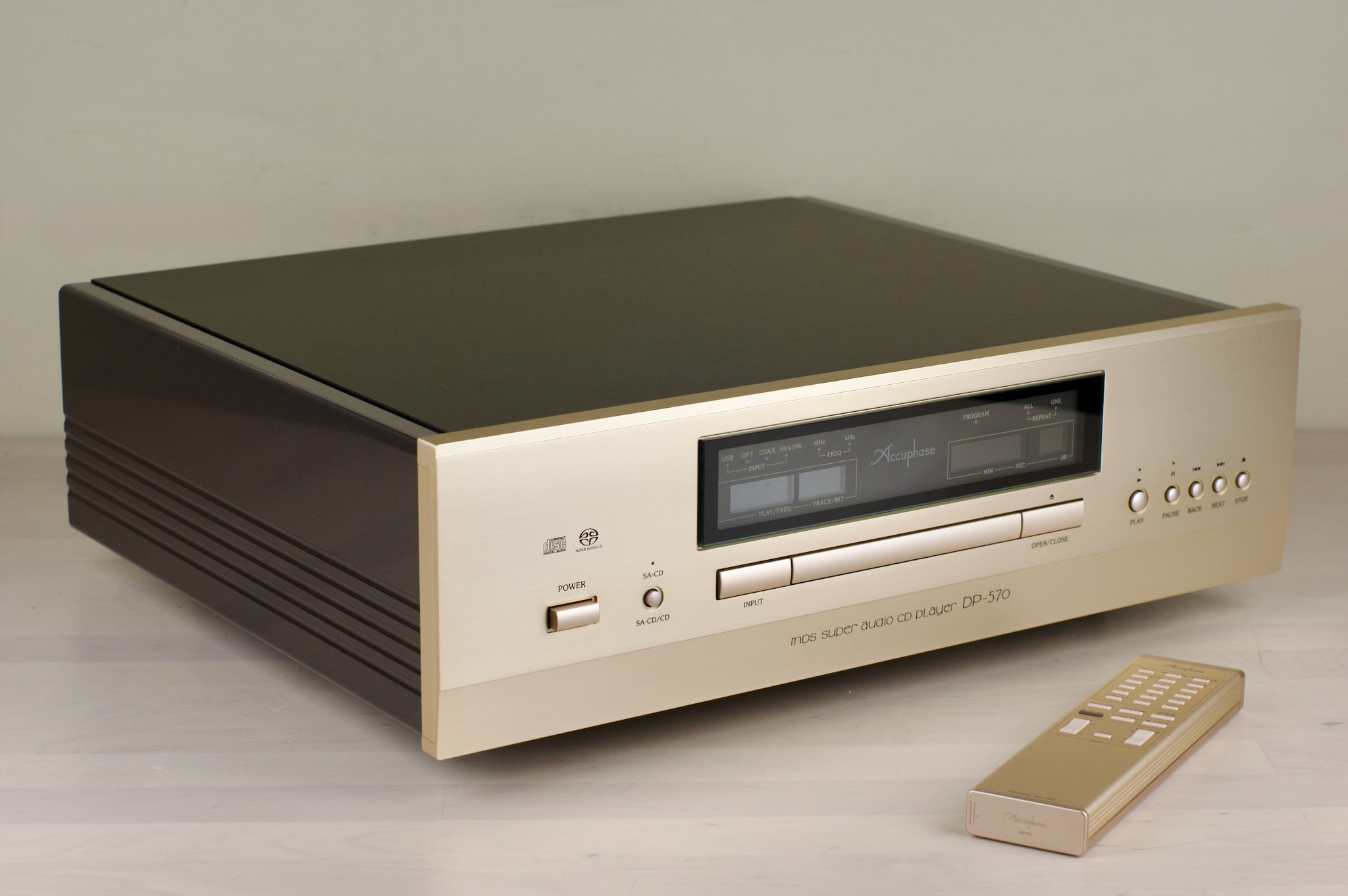 Accuphase DP-570 DAC / CD / SACD player - pre-owned - Image 2