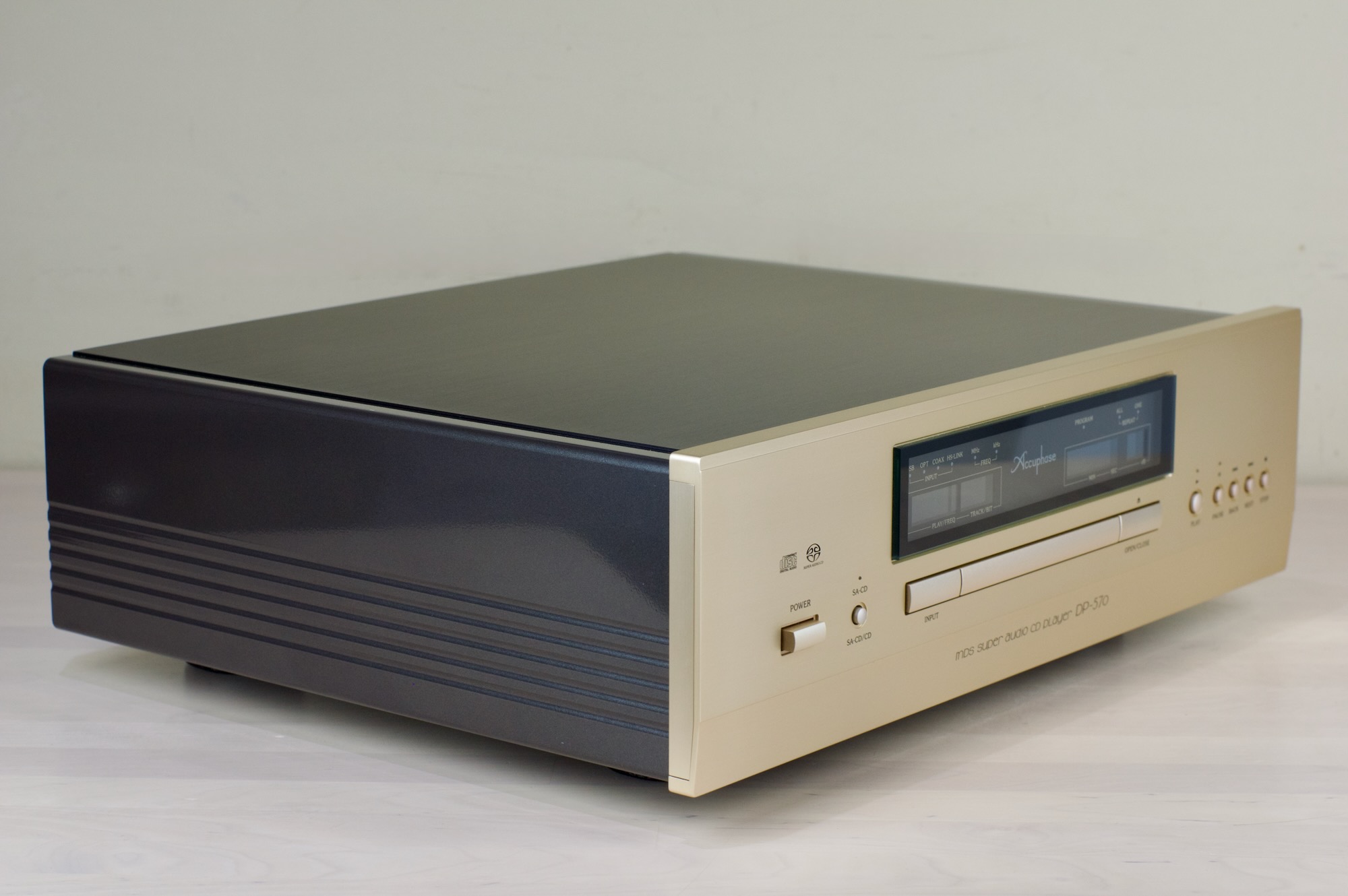 Accuphase DP-570 DAC / CD / SACD player - pre-owned - Image 2