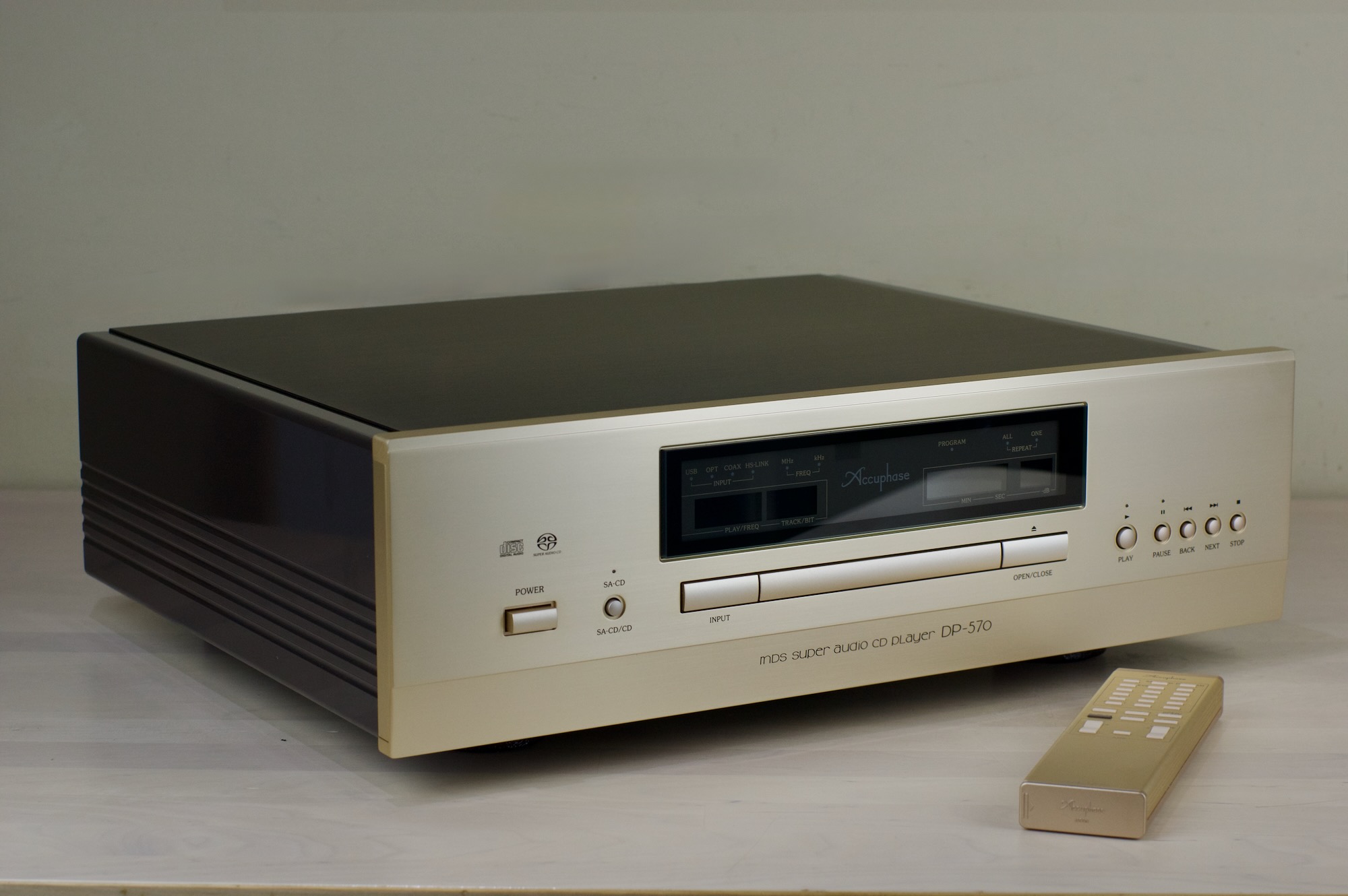 Accuphase DP-570 DAC / CD / SACD player - pre-owned - Image 6